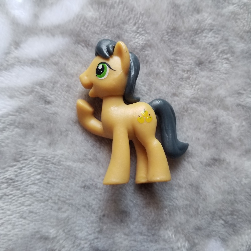 My Little Pony Figure Golden Delicious Tan Gray MLP G4 Mini Figurine